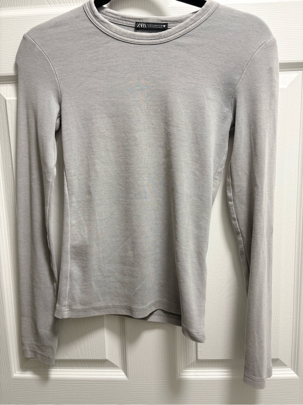 ZARA Women’s Long Sleeve Crewneck Fitted Tee- Light Gray